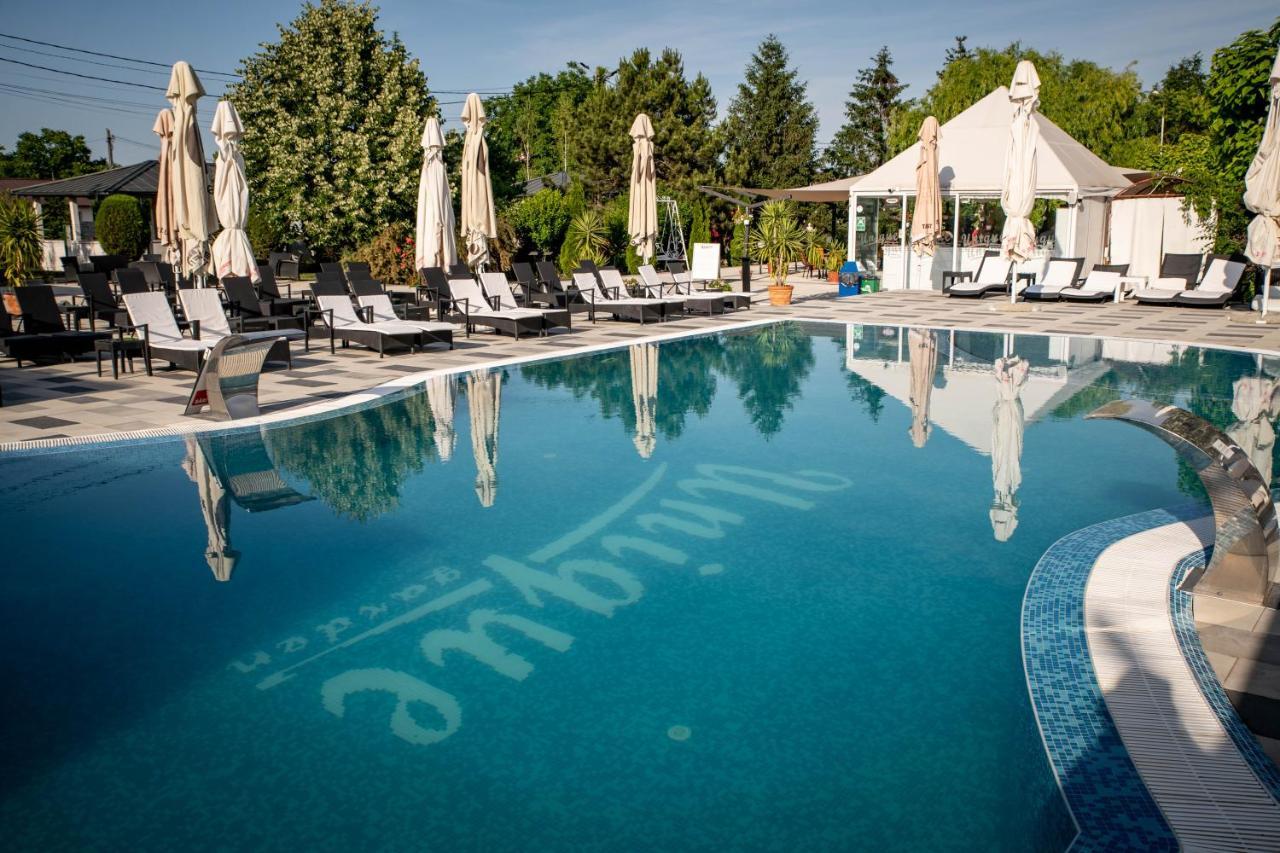 Unique Garden Hotel Braila Exterior photo