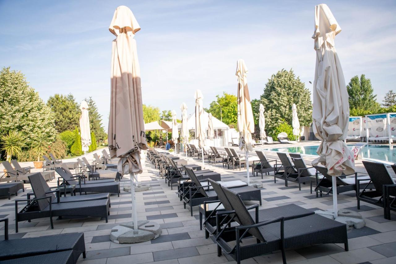 Unique Garden Hotel Braila Exterior photo