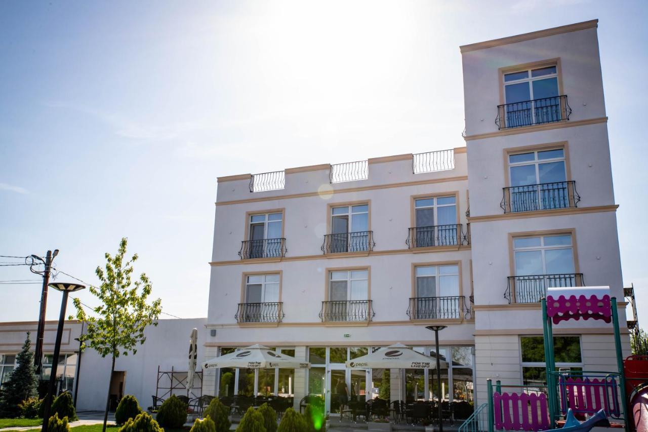 Unique Garden Hotel Braila Exterior photo