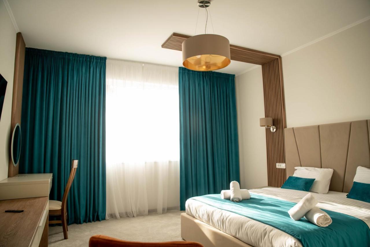 Unique Garden Hotel Braila Exterior photo